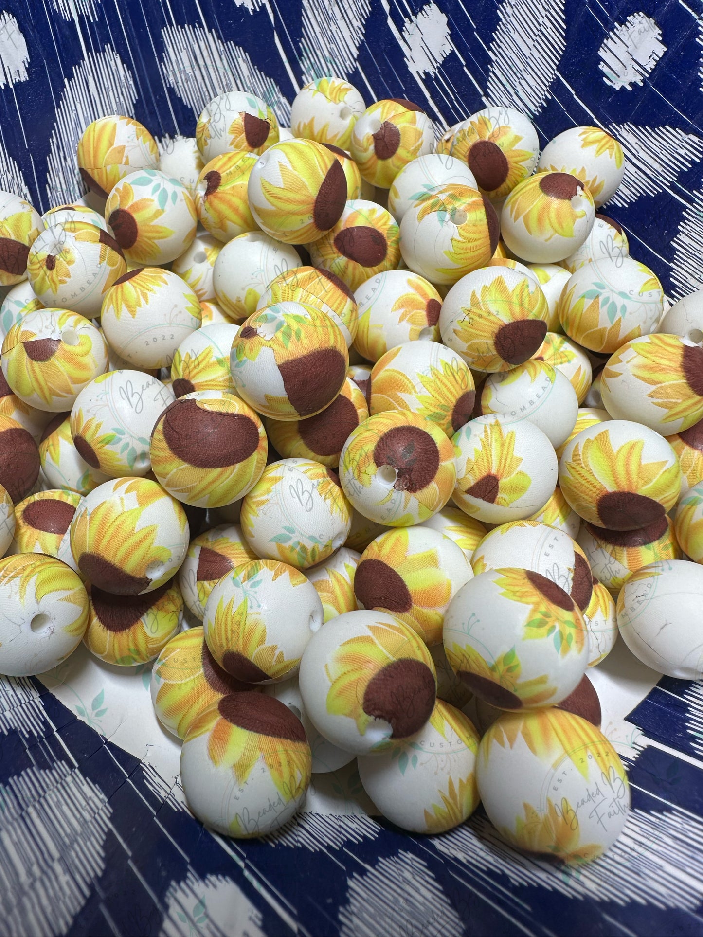 Cream sunflower bead (15MM)